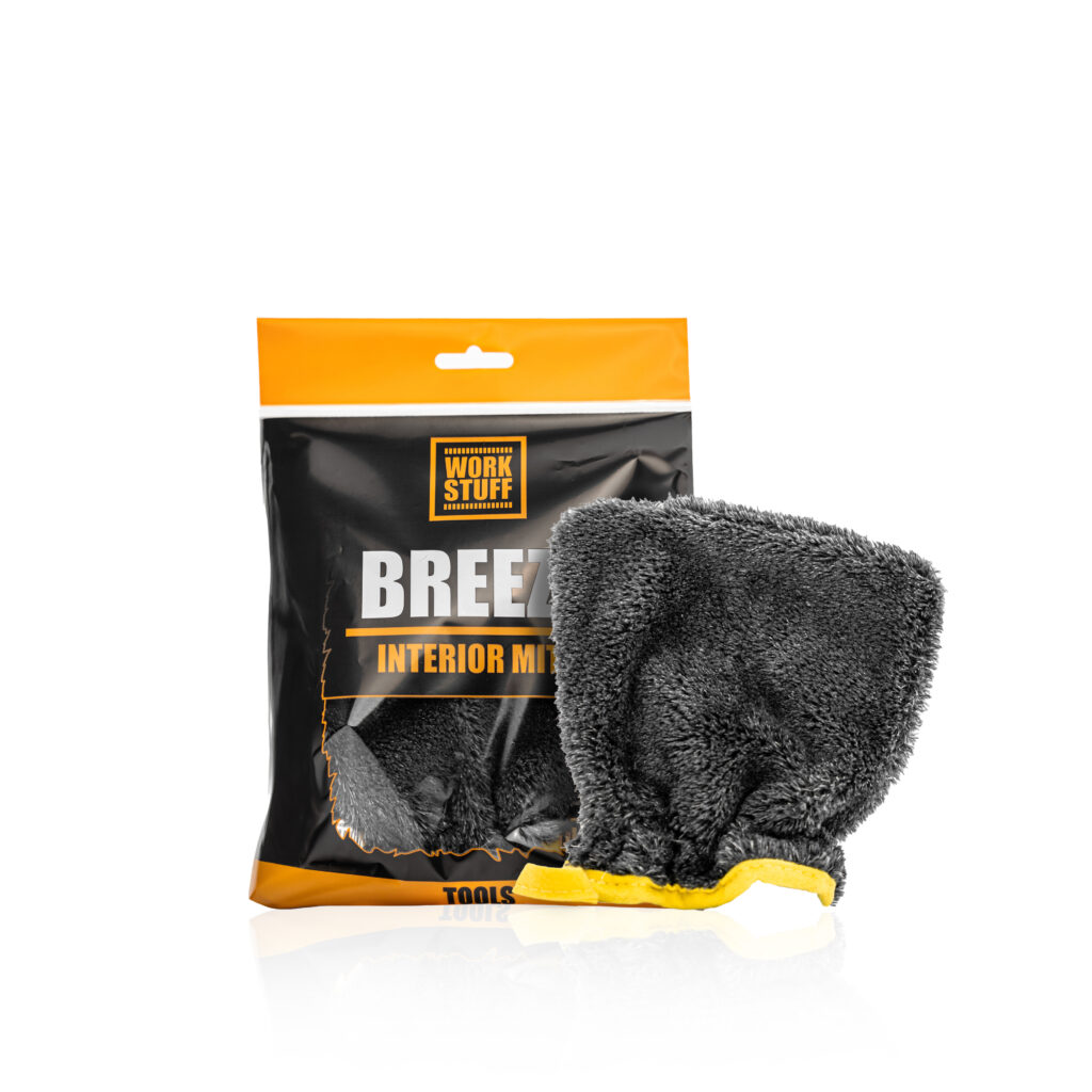BREEZE Interior Mitt – Your Essential Car Interior Cleaning Tool
